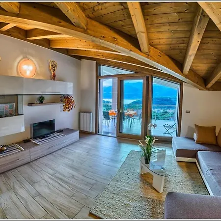 Villa Tadi Laro, Colico, Di