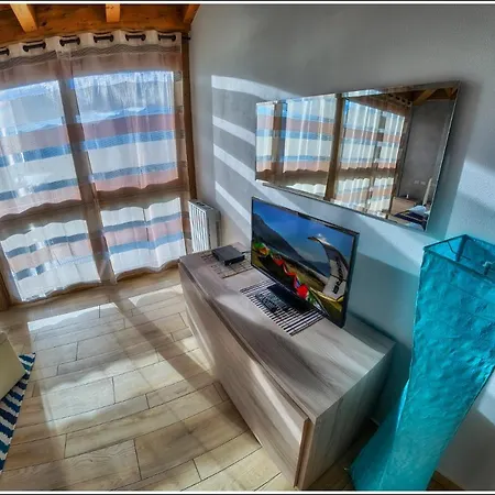 Villa Tadi Laro, Colico, Di