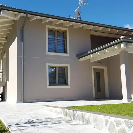 Tadi Laro, Colico, Di Villa *
